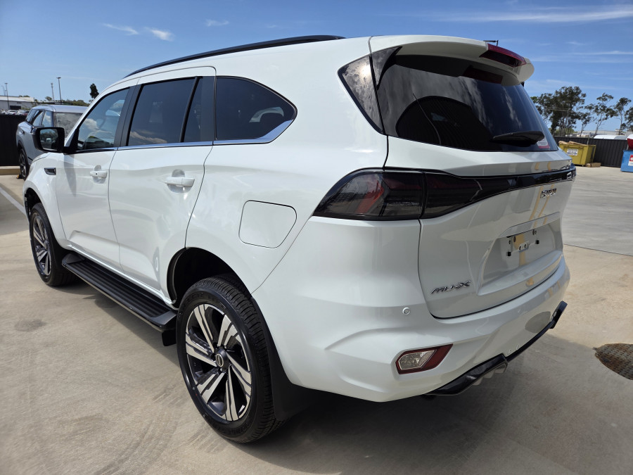 2025 MY25.5 Isuzu MU-X RJ LS-T SUV Image 5