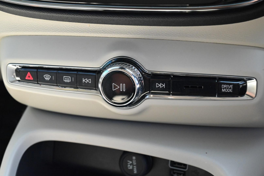 2022 Volvo XC40 XZ T4 Inscription SUV Image 18