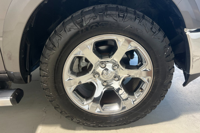 2019 Ram 1500 DS Laramie Ute Image 17