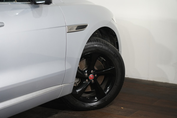 2021 Jaguar F-PACE R-Dynamic SE SUV Image 10