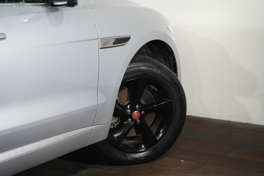 2021 Jaguar F-PACE R-Dynamic SE SUV Image 10