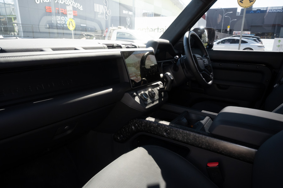 2026 Land Rover Defender L663 110 P635 OCTA Black SUV