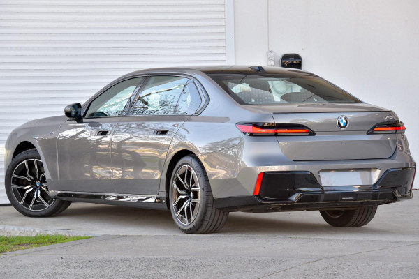 2025 BMW 7 Series G70 740i M Sport Sedan