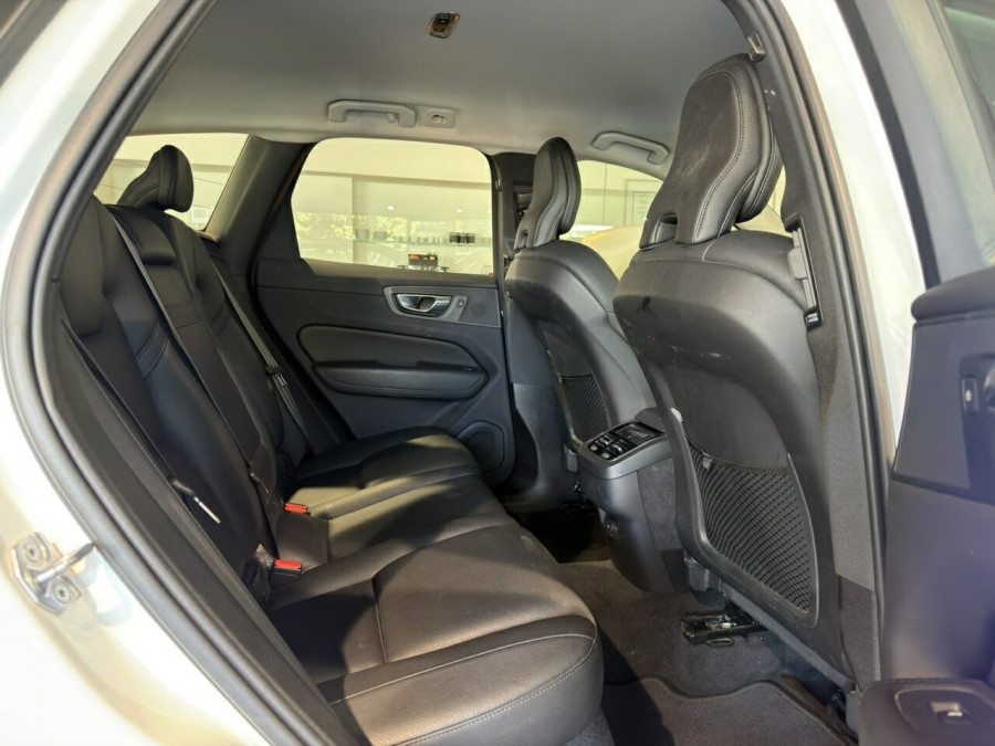 2021 Volvo XC60 UZ T5 Momentum SUV Image 11