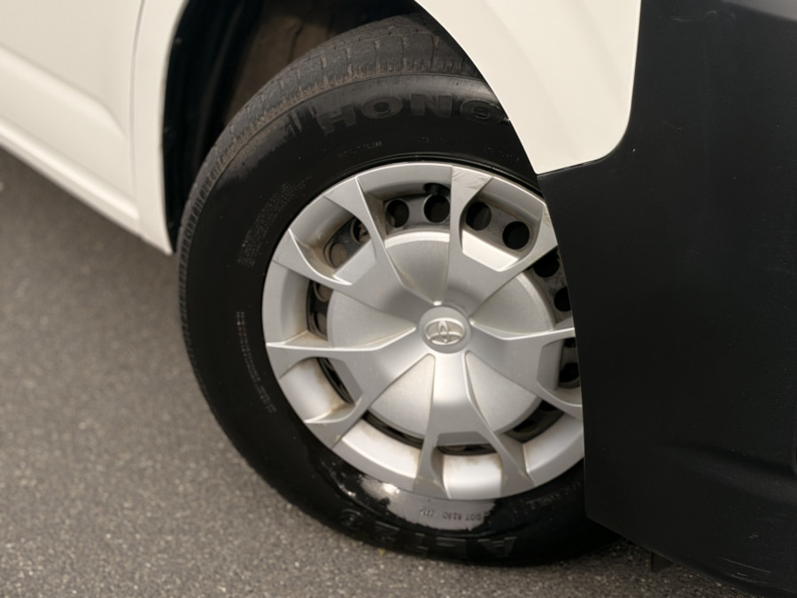 2021 Toyota HiAce GDH300R  Crew Van Image 11
