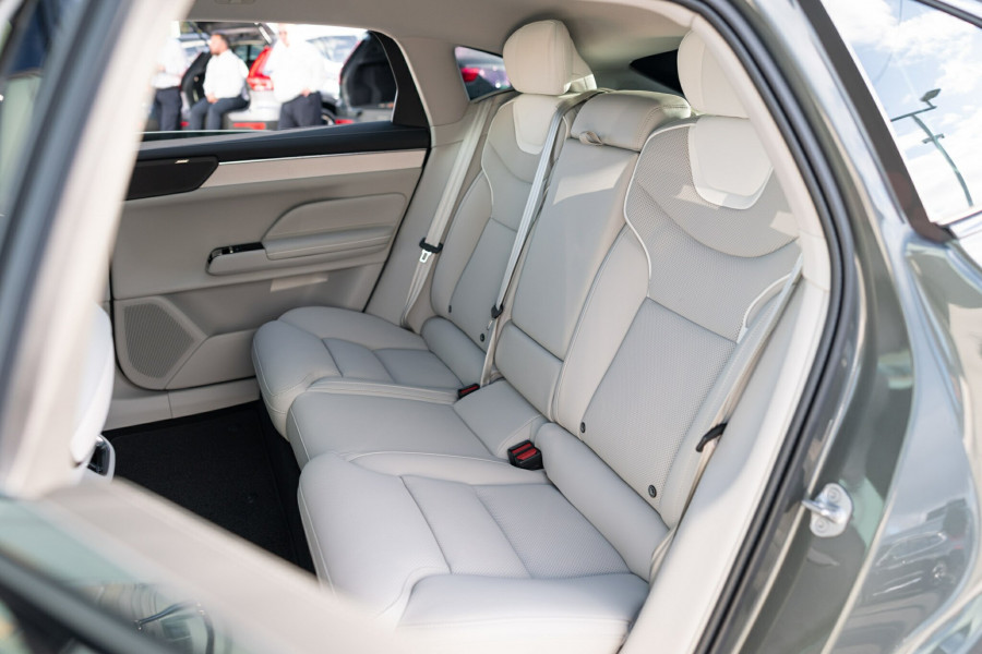 2026 Volvo ES90  Plus Single Motor Sedan Image 6