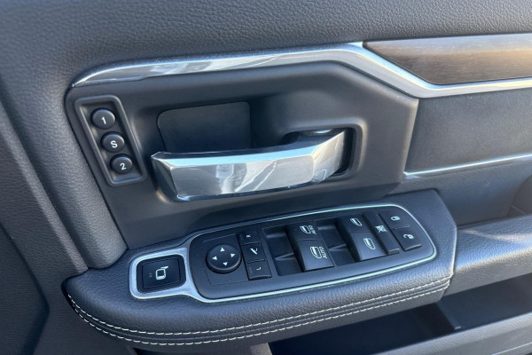 2021 MY22 Ram 2500 DJ Laramie Ute Image 11