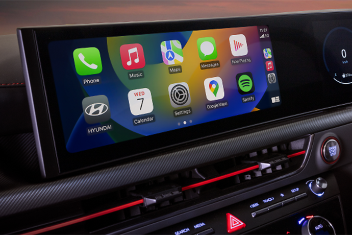 Apple CarPlay<sup>TM[P3]</sup> and Android Auto<sup>TM[P4]</sup>