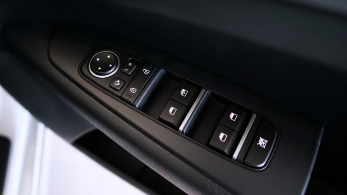 2020 MY1  Kia Cerato BD S with Safety Pack Hatchback Image 19