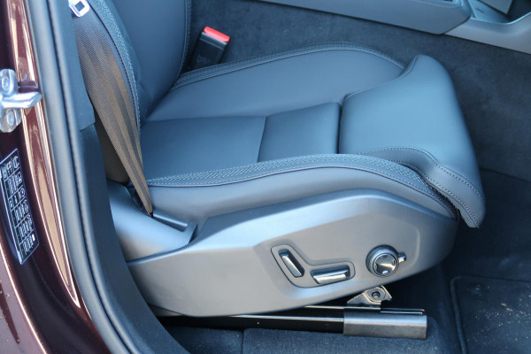 2025 MY26 Volvo XC90 L Series Plus T8 Plug-in Hybrid Dark SUV Image 10