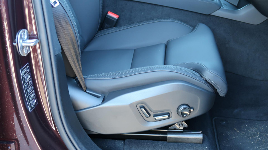 2025 MY26 Volvo XC90 L Series Plus T8 Plug-in Hybrid Dark SUV Image 10