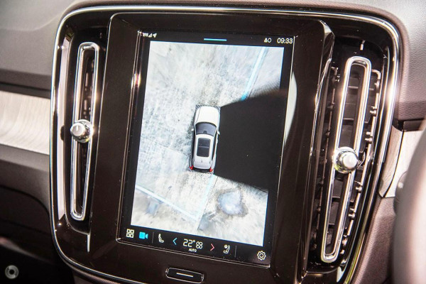 2026 Volvo XC40 XZ Ultra B4 Dark SUV Image 13