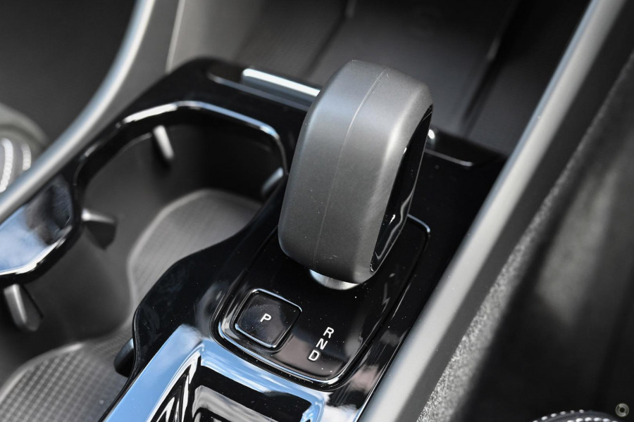2024 MY25 Volvo XC40 XZ Black Edition SUV Image 14