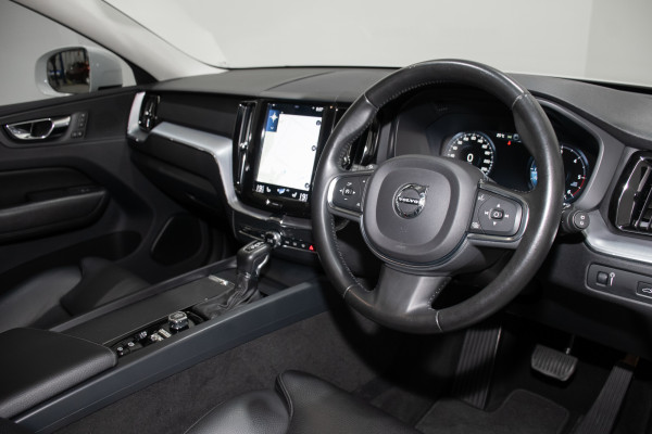 2019 Volvo XC60 UZ D4 Momentum SUV Image 15