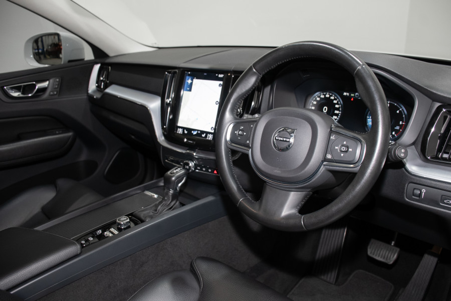 2019 Volvo XC60 UZ D4 Momentum SUV Image 15