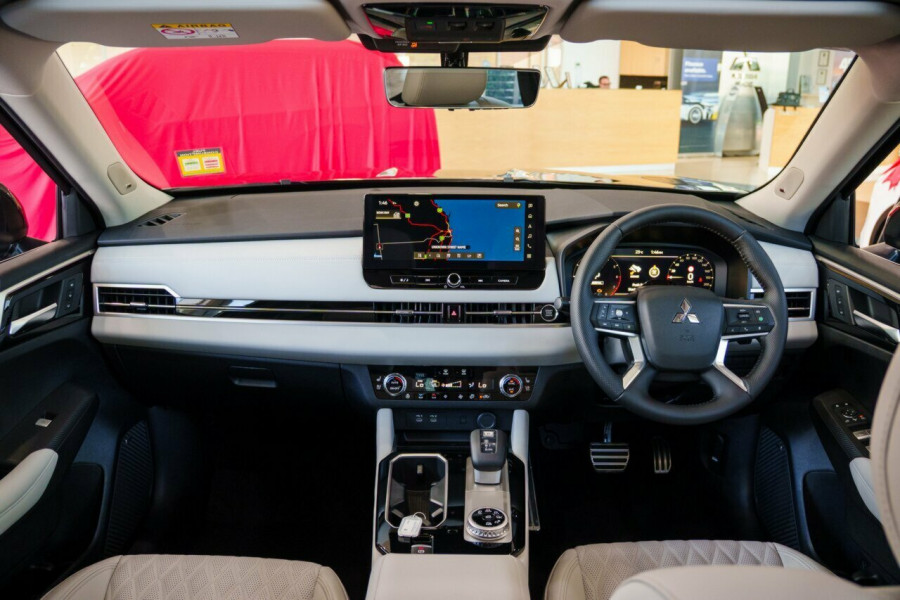 2025 Mitsubishi Outlander ZM Exceed SUV Image 18