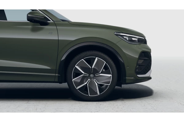 2026 Volkswagen Tiguan CT 200TSI eHybrid R-Line SUV Image 4