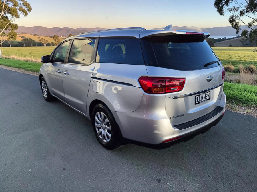 2020 Kia Carnival YP S Van Image 5