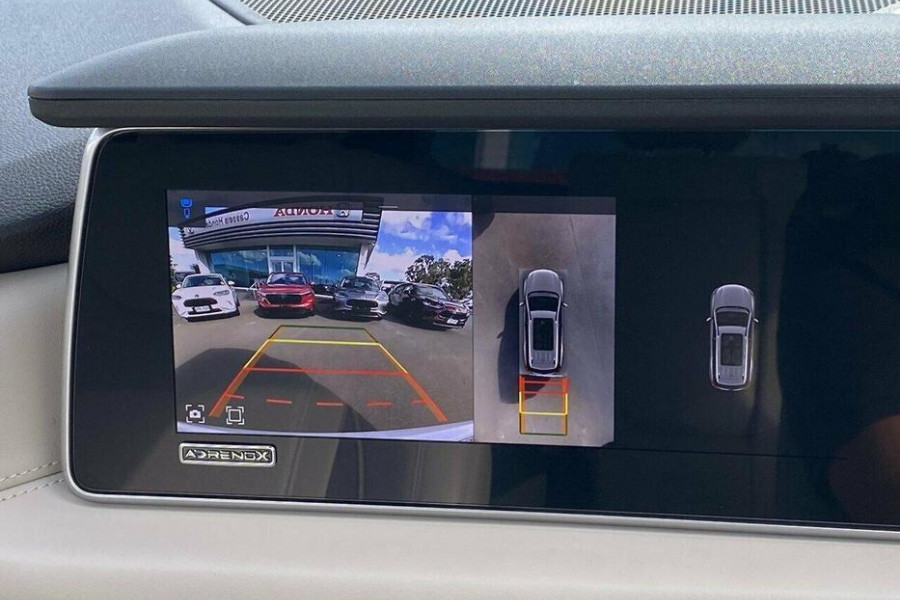2023 Mahindra XUV700 AX7L Wagon Image 14
