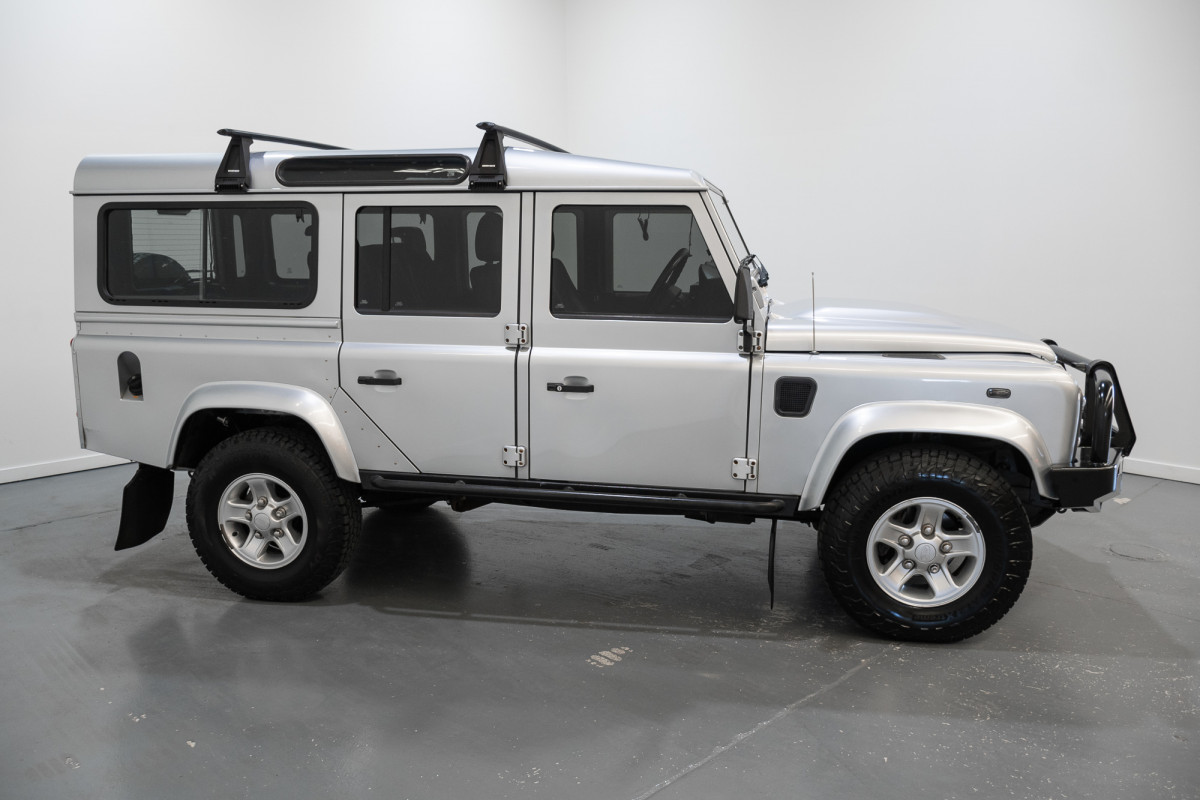 2013 Land Rover Defender 110 (4x4) SUV