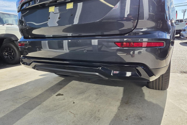 2026 Mitsubishi Outlander ZM Black Edition SUV Image 9