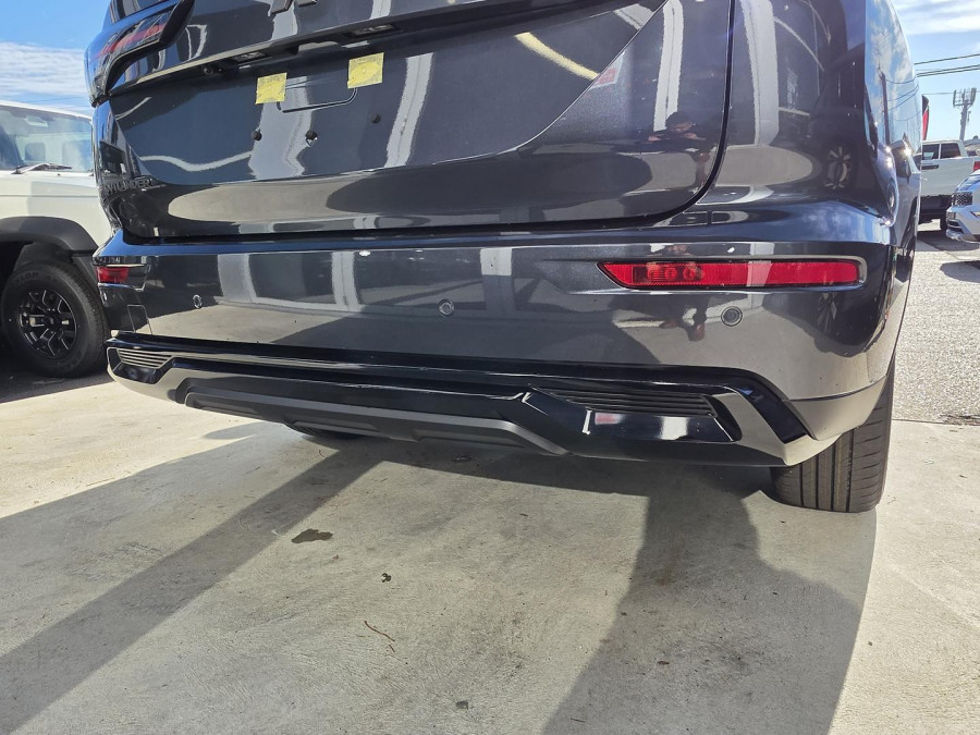 2026 Mitsubishi Outlander ZM Black Edition SUV Image 9