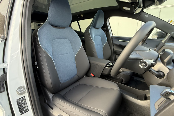 2026 Volvo EX30  Single Motor Extended Range Ultra SUV Image 9
