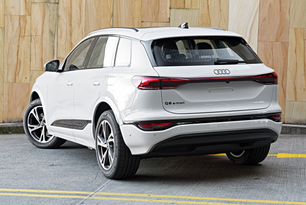 2026 Audi Q6 e-tron SUV image 2