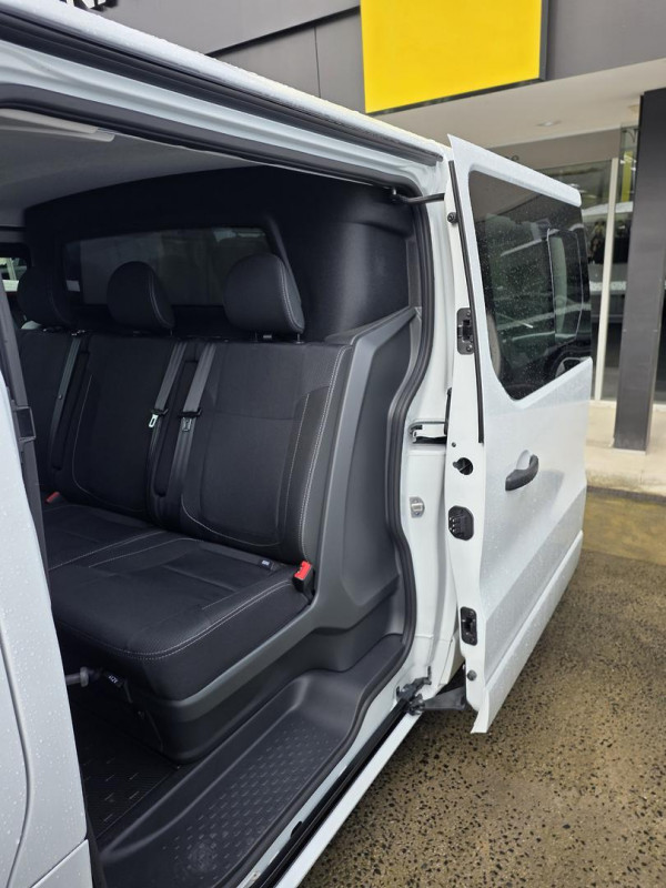 2026 Renault Trafic X82 Crew Lifestyle Van image 3