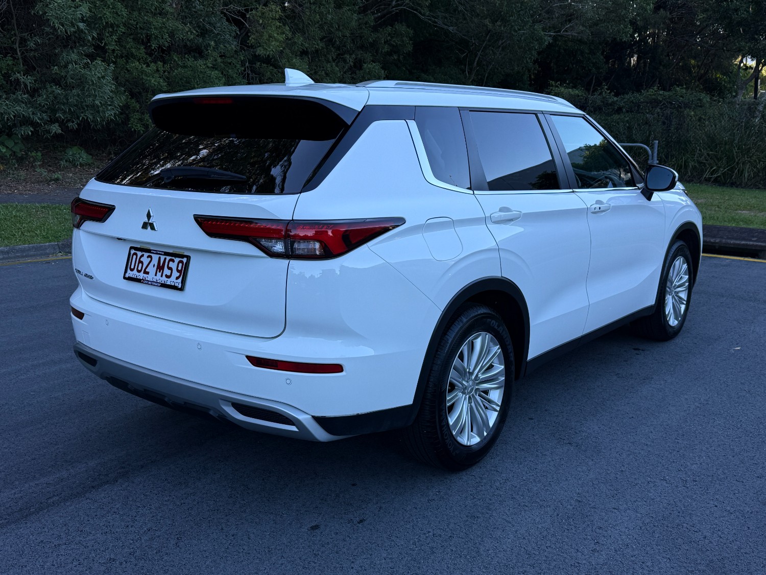 2023 MY24 Mitsubishi Outlander ZM LS SUV Image 13