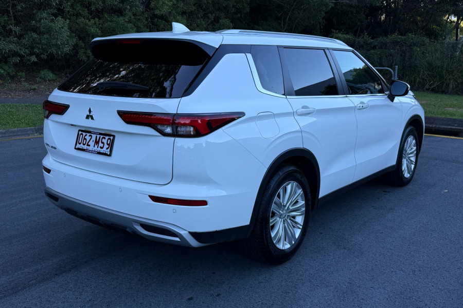 2023 MY24 Mitsubishi Outlander ZM LS SUV Image 13