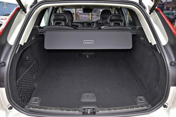 2020 Volvo XC60 UZ T5 Momentum Suv Image 4