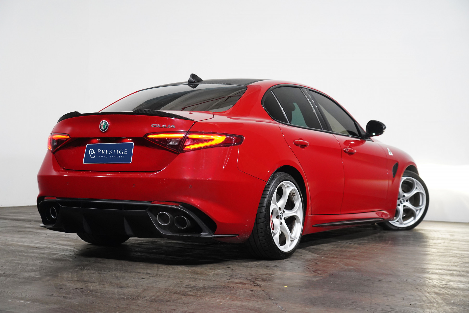 2017 Alfa Romeo Giulia Quadrifoglio (Qv) Sedan Image 7