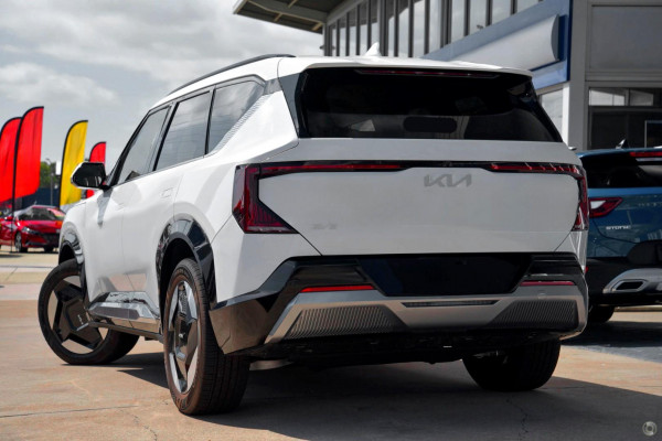 2026 Kia EV5 OVc Earth SUV Image 2