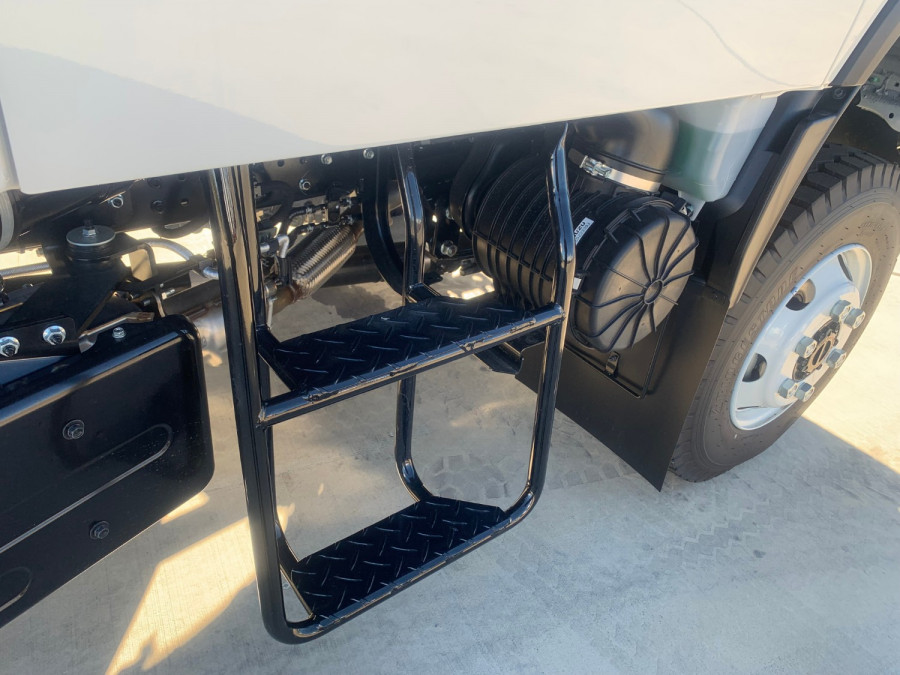 2025 Isuzu  NQS 80-175 DT C34 CREW Cab Chassis Image 6