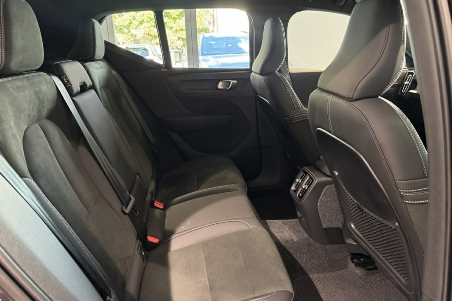 2025 Volvo EX40 No Series Black Edition SUV Image 19