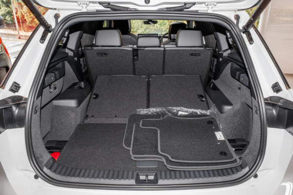 2025 MY26 Volkswagen Tayron R4 195TSI R-Line SUV Image 21