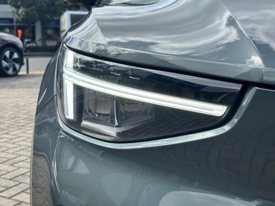 2026 Volvo XC40 XZ Ultra B4 Bright SUV Image 14