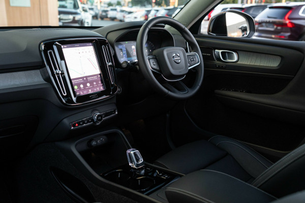 2025 MY26 Volvo XC40 XZ Ultra B4 Bright SUV Image 3