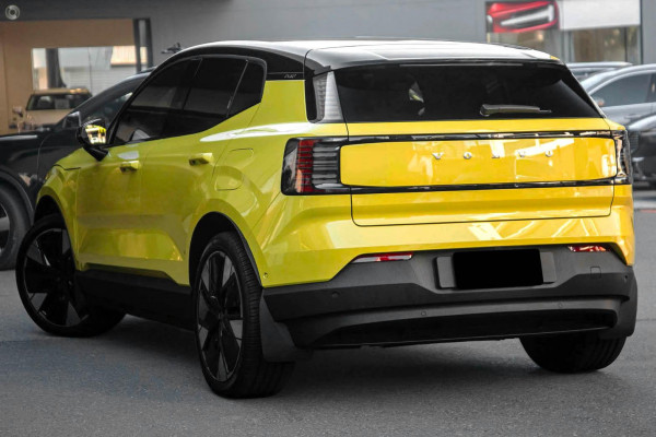2025 Volvo EX30  Twin Motor Performance Ultra SUV Image 4