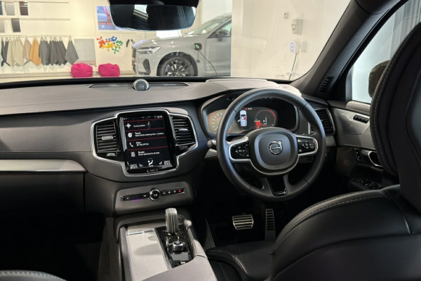 2022 Volvo XC90 L Series Recharge Plug-In Hybrid SUV Image 6