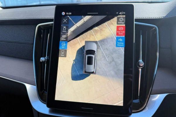 2026 Volvo XC90 L Series Plus T8 Plug-in Hybrid Dark SUV Image 11