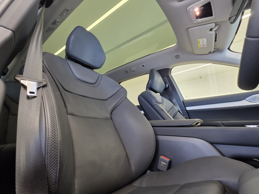2026 Volvo EX90  Ultra Twin Motor Performance SUV Image 9