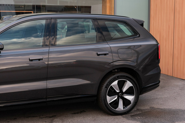 2025 Volvo EX90 No Series Plus Twin Motor SUV Image 20