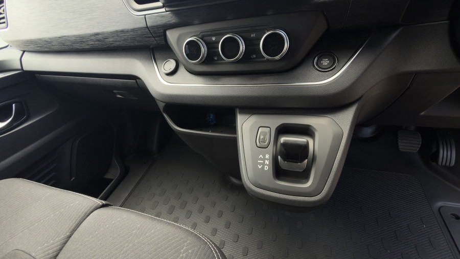 2025 Renault Trafic X82 Crew Lifestyle Van Image 17