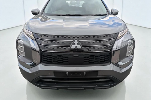 2022 Mitsubishi Outlander ZM ES SUV Image 2