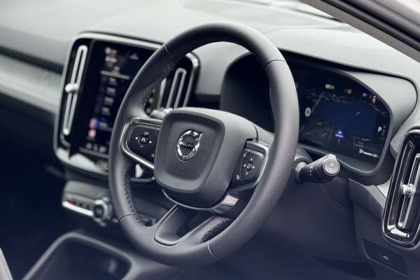 2025 Volvo XC40 XZ Plus B4 SUV Image 11