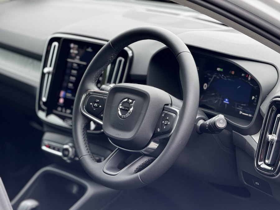 2025 Volvo XC40 XZ Plus B4 SUV Image 11