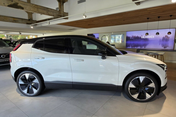 2024 Volvo EX30  Twin Motor Performance Ultra SUV Image 3
