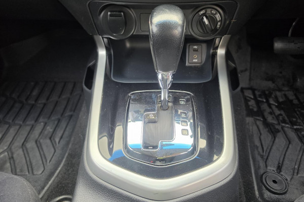 2015 Nissan Navara D23 ST Dual Cab Pickup Image 18
